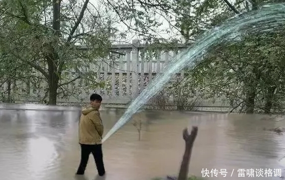 |搞笑PS:求大神帮我P成在路边尿尿,要霸气一点!