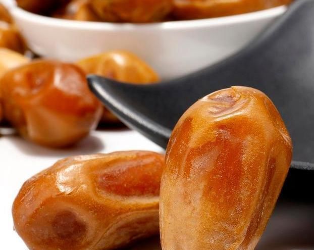 花生瓜子|建议退休老人,不管钱多钱少,花生瓜子少吃,常吃这些,腰腿有劲气色好