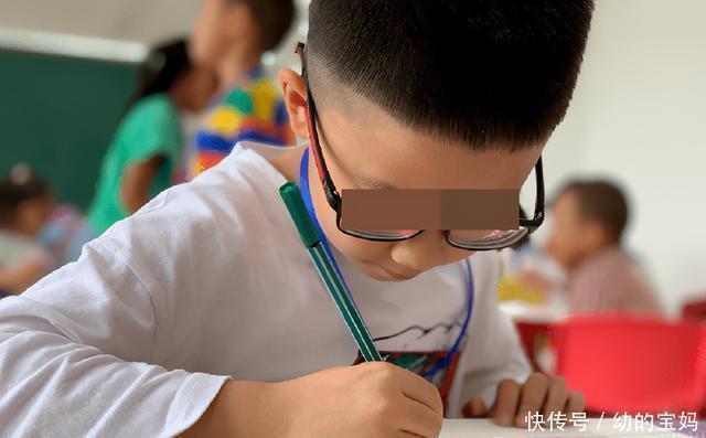 孩子|“学霸”孩子大多都有4个特征,偶尔贪玩也不要紧,你家娃占几条