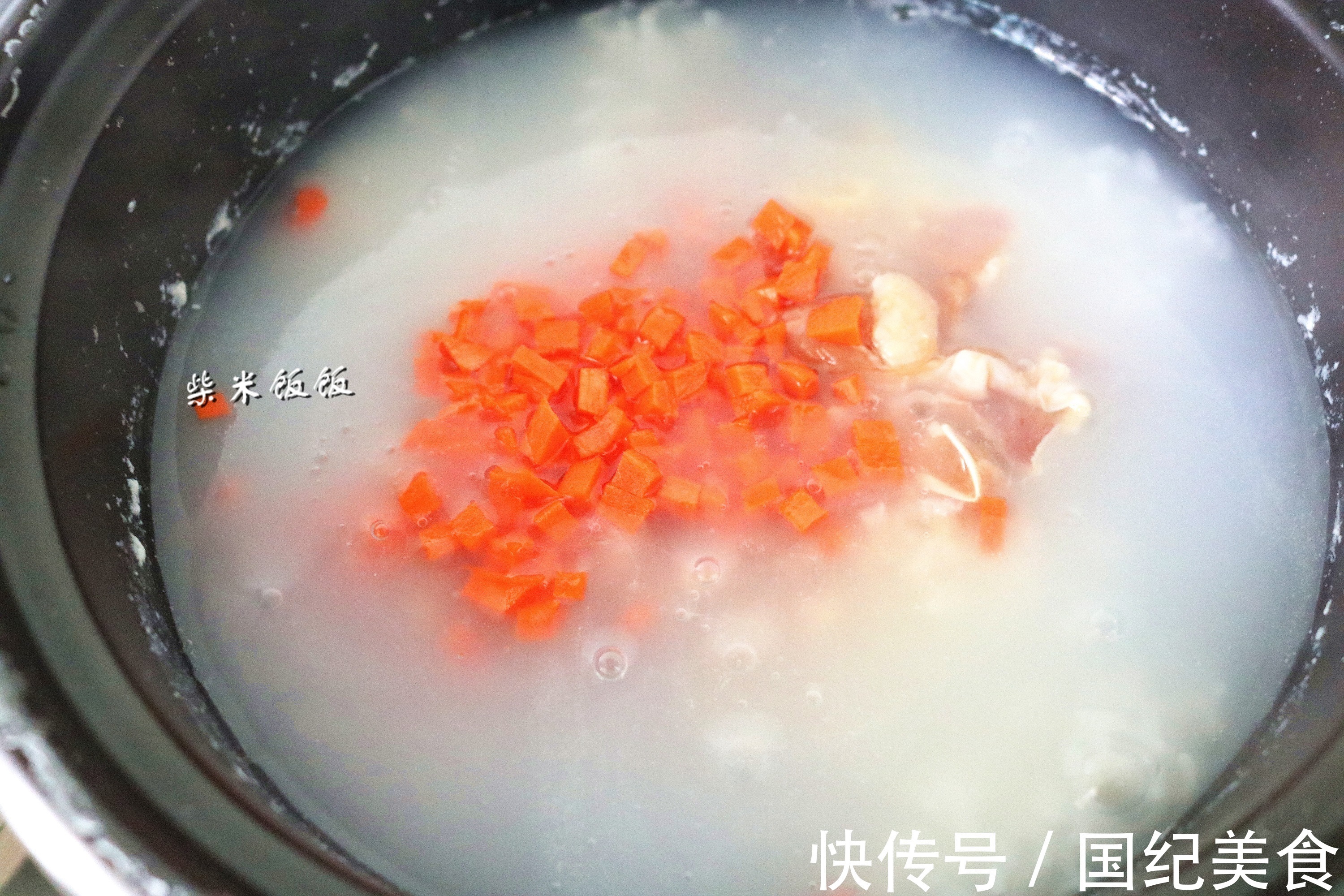 早上7点起床，7点20吃早餐，朋友说：早餐真丰富，营养好吃