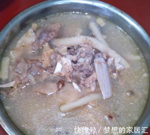 墨鱼炖鸡什么时候放盐？多数人做错，难怪汤淡无味