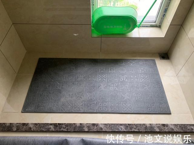 玻化度|浴室防滑铺瓷砖和鹅卵石现在流行立体瓷砖，防滑耐磨一体成型