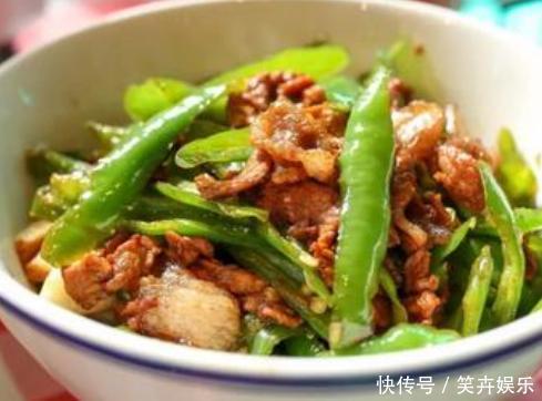 做辣椒炒肉时,先炒辣椒还是猪肉?顺序弄错了,难怪肉不香也不嫩