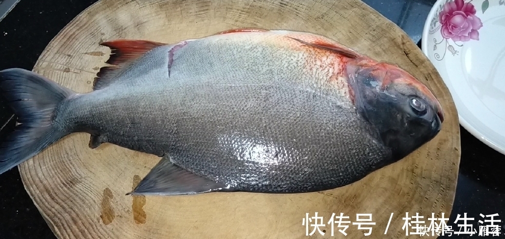 漂亮|爱吃鱼的收藏喽，学会鱼肉一个特色做法，简单美味，出锅太漂亮了
