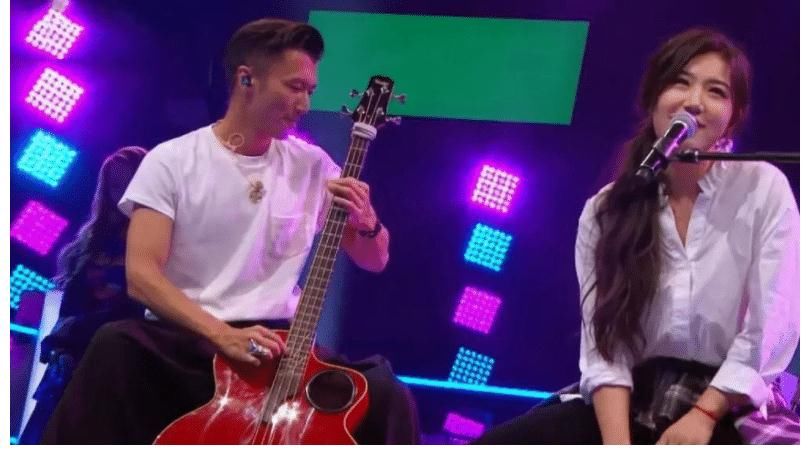 李荣浩|《好声音2021》那英李荣浩组cp，张碧晨手势亮了，谁是核心一目了然