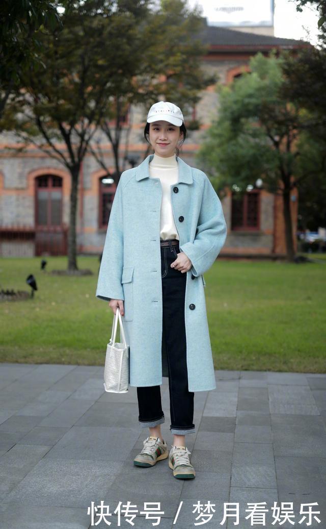 今年流行一种“显高穿法”,叫“长外套+九分裤”,很适合小个子