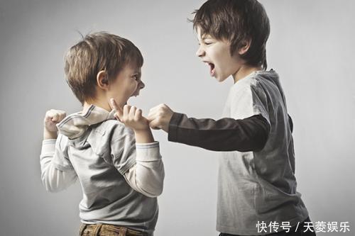 孩子们|孩子在外面受欺负,父母不能说这3个字,不然以后孩子会特别软弱