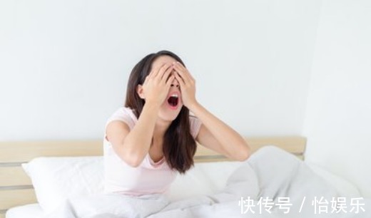麻烦事|长期睡前玩手机,近视事小,过不了多久五件麻烦事可能不请自来!