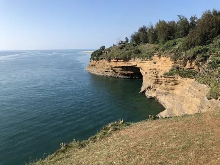 北海涠洲岛|【北海涠洲岛】特有的五色晚霞，马尔代夫式日出，徒步火山公园，梦幻天国教堂！