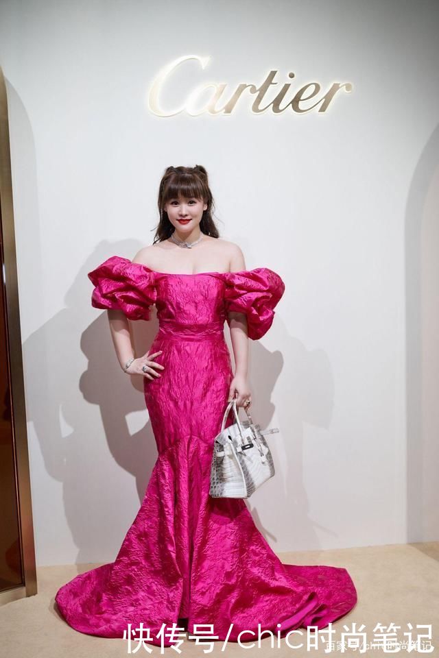 礼服|时髦精周宴齐礼服穿搭妆容，不愧是海澜之家创始人的掌上明珠