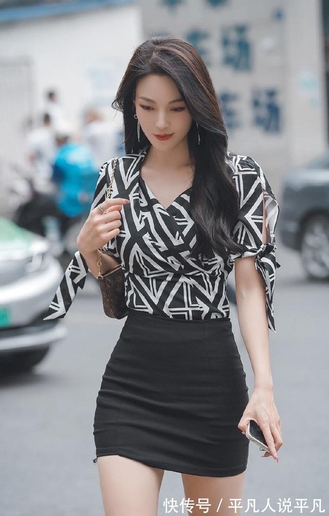 一字带凉鞋 衬衫、包臀裙+一字带凉鞋,职业女性这样穿,清凉感十足又有气质!