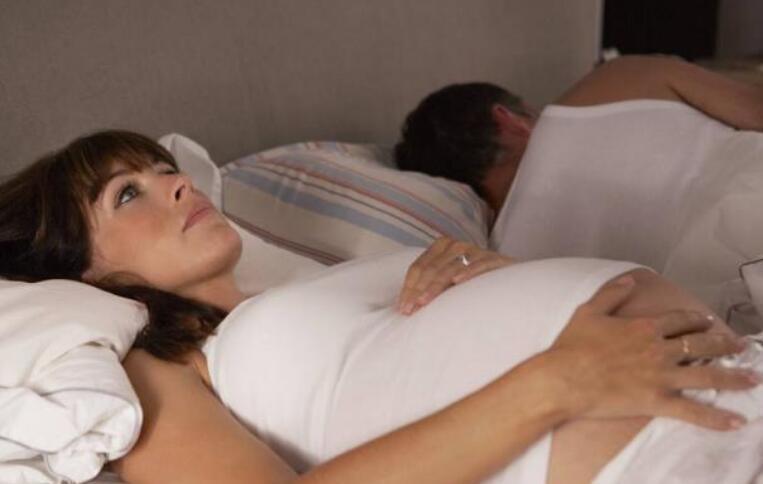 孕妇|孕晚期只能左侧睡?盲目坚持会害了娃,这样睡对胎儿有好处