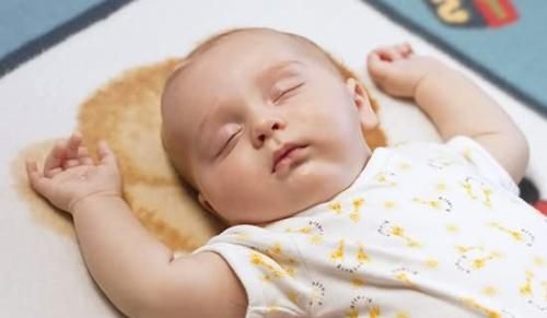 家长|宝宝睡觉总喜欢摇头，是睡眠浅还是缺钙所致？背后原因家长要明白
