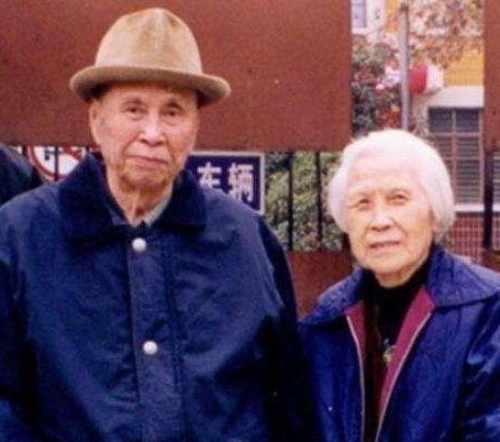 魂归|邱会作墓,魂归故里,89级石阶寓意特殊,墓前16个字概括一生