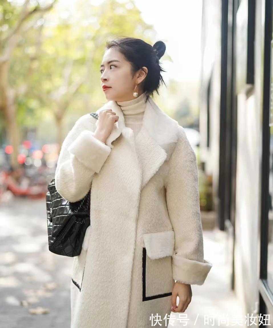 和谐感|冬天最不能缺的就是“白色大衣”,不挑人又显气质,太好看了