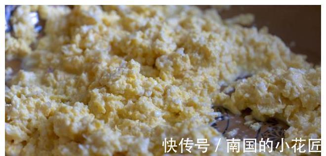 面糊|降温了,玉米别再蒸发糕了,教你一个简单做法,比面包还好吃