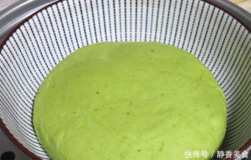 蒸馒头用它和面,不光营养丰富,还有蔬菜的清香,一次多吃两个!