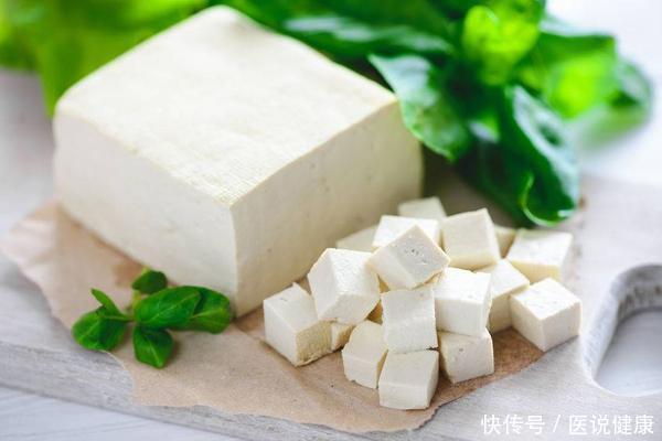 鱼肉|聪明女人过了35岁,不会拒绝这8种碱性食物,越吃越显年轻