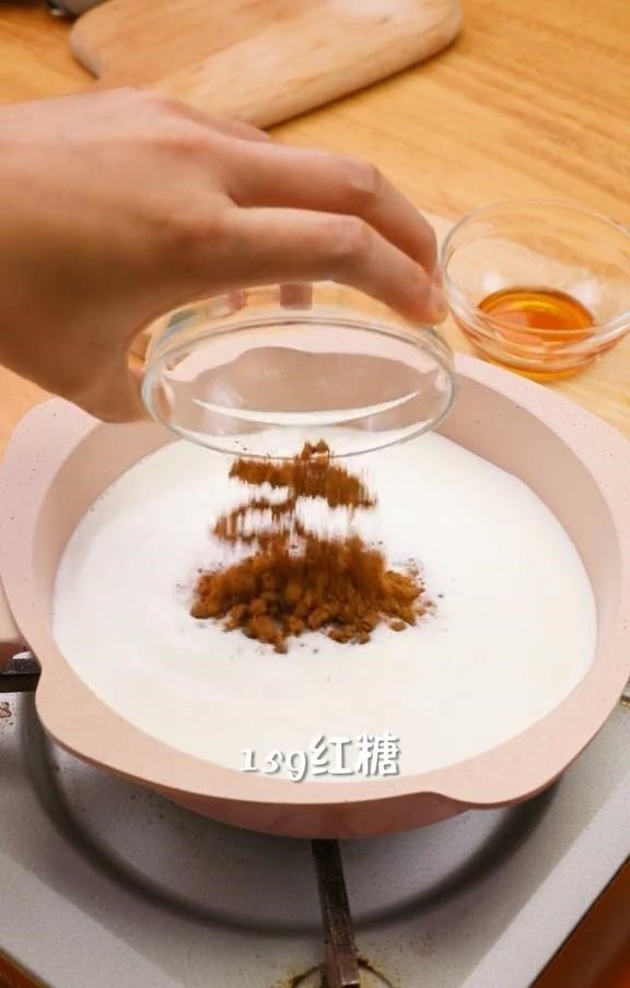 最解酒的是浓茶大错特错,白酒最怕它,厨房就有,酒前吃还护肝