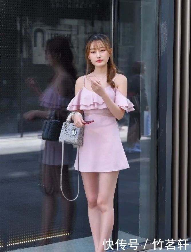 很淑女的漂亮性感小姐姐