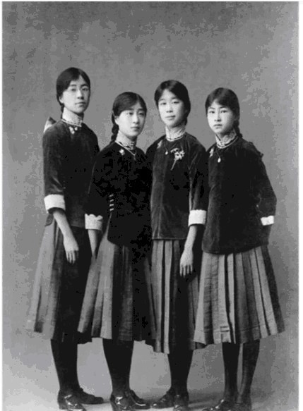 凸显|民国的校服到底有多漂亮?既合身又优雅,凸显才女范儿