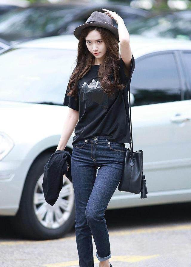 街拍:清纯可爱的小姐姐,魅力十足,很养眼