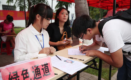 考上大学|教育部：职业院校学生超70％来自农村，农村孩子考本科大学太难了