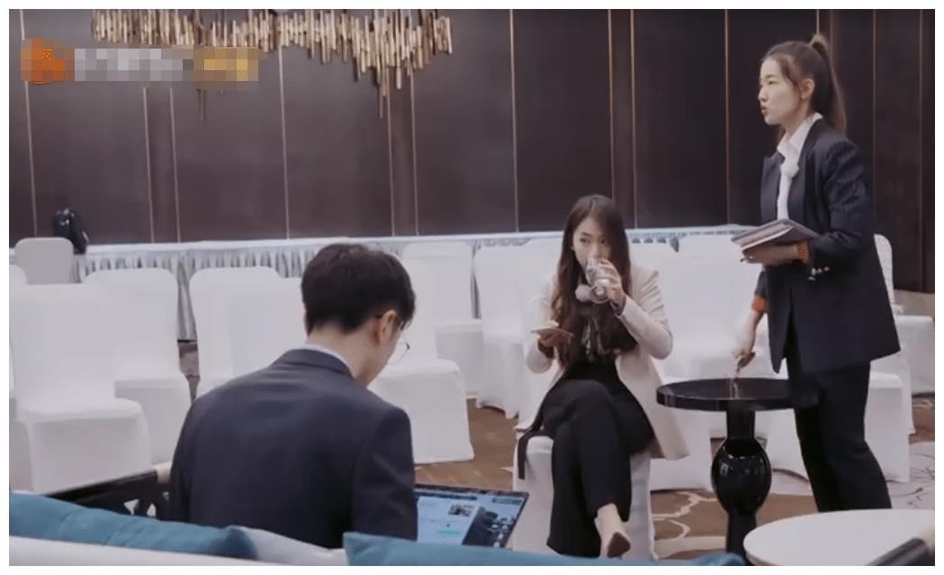 《初入职场》郑茹心不服孟羽童，董明珠看在眼里，一番话好现实