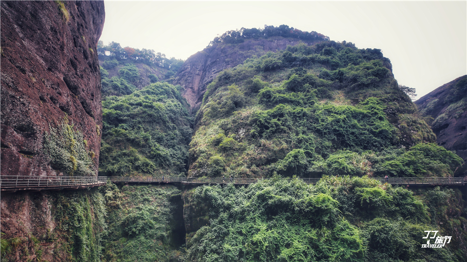 仙灵|道教圣地龙虎山地质公园最为典型的景观象鼻山，仙灵都会人间福地