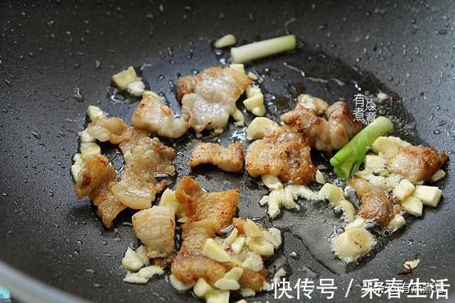 粉条|豆腐和这菜是绝配，天冷要常吃，炖一锅被吃个底朝天，汤汁都不剩