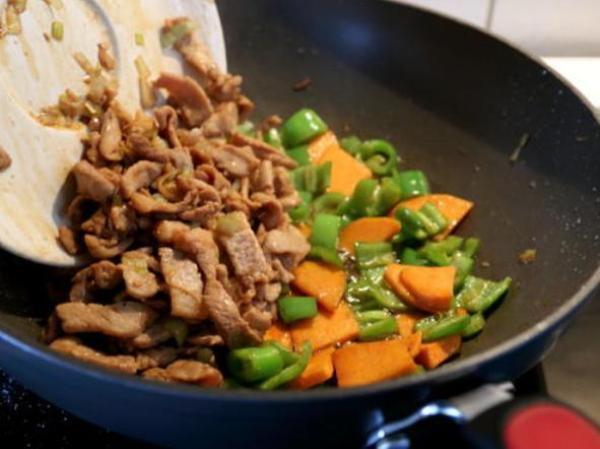 口感|无论炒什么肉，别加淀粉腌！大厨教你3招，香软嫩滑，入味还不腥