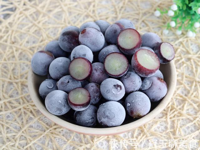 冰箱|有5种水果，放冰箱里冻起来，比新鲜的还好吃，夏天不用买雪糕了