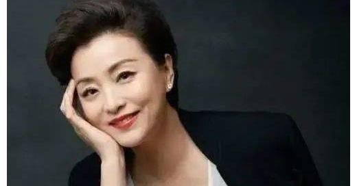 告别央视的5位女主持人，各有各的故事，今最大者53岁，最小44岁