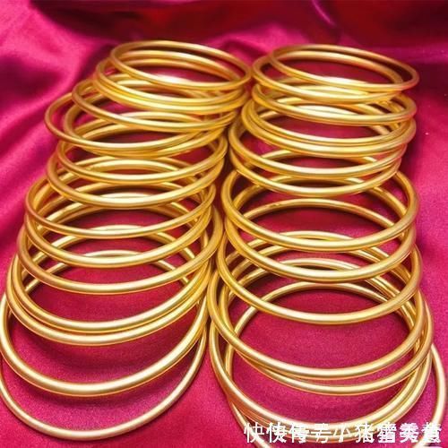 黄金手镯 女人都喜欢的珠宝首饰,黄金手镯,多少钱一个?