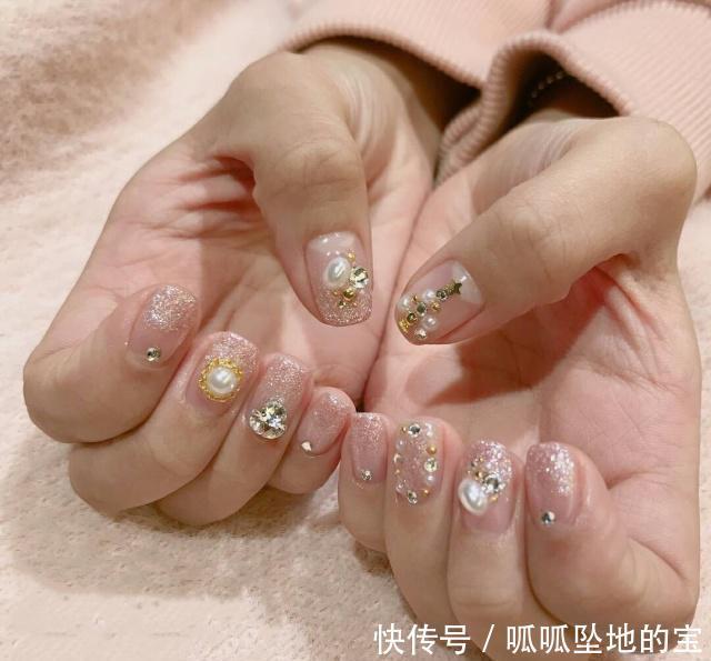 漂亮|换上一款漂亮的透明美甲,让你的指尖仙气满满,档次一下提升了