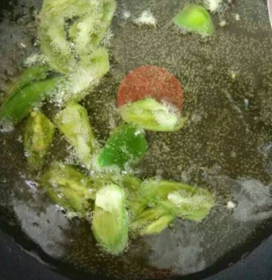 一根茄子、一个土豆、一根尖椒,就能做出不比肉菜差的地三鲜