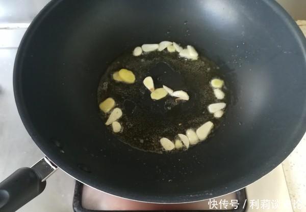 這菜簡單炒5分鐘就好,好吃還降火,晚餐隔三差五吃,體重嗖嗖降