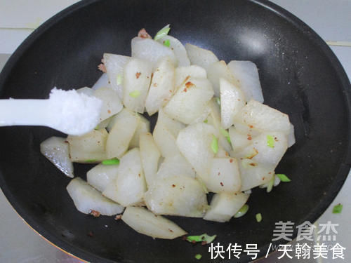 白萝卜|它是肺部的“大救星”,润解咽喉,清肺排毒,吸烟人士得要多吃!