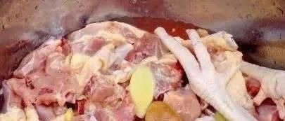 无论炖鲜鸡冻鸡，切记不要焯水，大厨教你一招，肉鲜嫩营养不流失