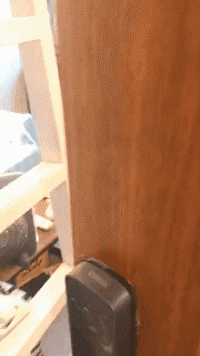 |搞笑GIF段子:不是说女追男隔层纸吗?这也太好追了吧,哈哈哈哈