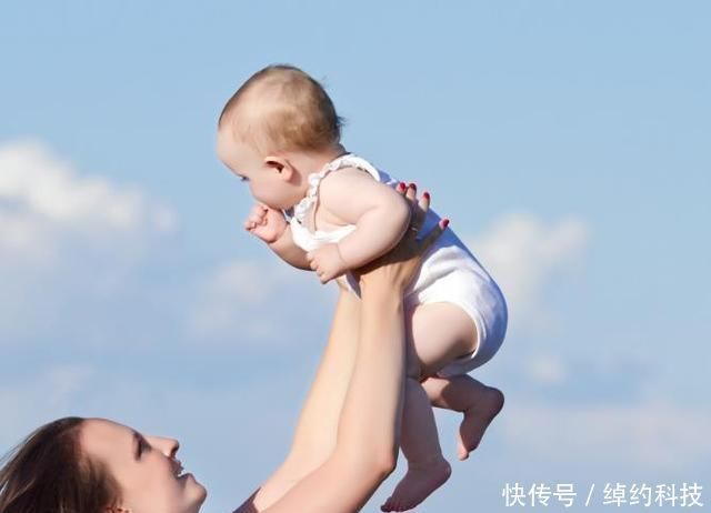 婴儿|婴儿突发脑出血,医生揭露了罪魁祸首,很多父母都在犯!