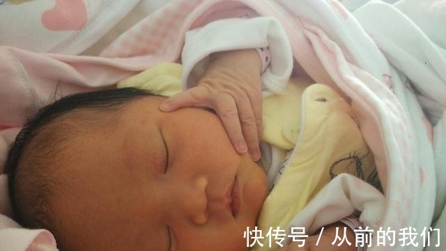 改正|婴幼儿的三种睡姿,会导致头型变丑,父母要及时帮助改正