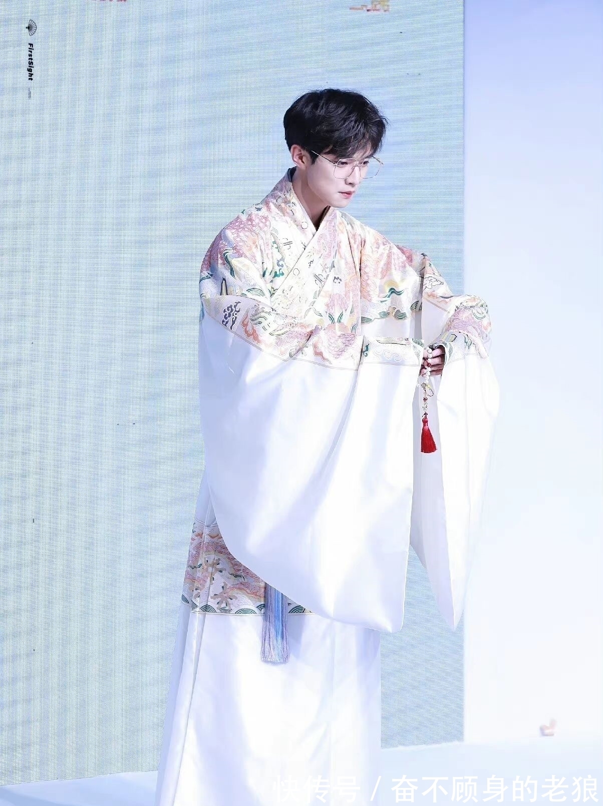 衣长$穿汉服的男生有多好看?瞧瞧“古风圈”的妖扬,你就知道了