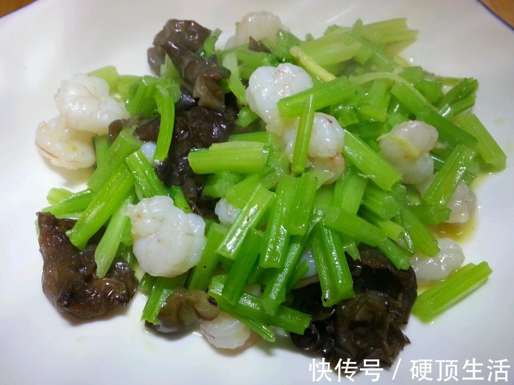 肠内脂|提个醒,吃芹菜很好,但不宜放此物,女性不可错过,很多人不了解