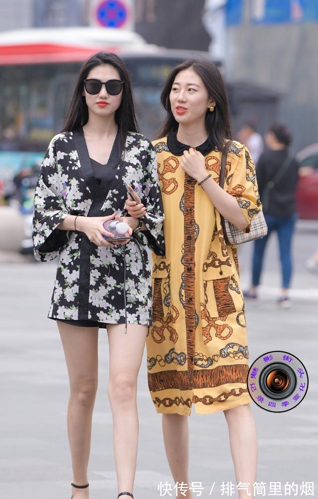 搭配|闺蜜逛街都会精心打扮自己,搭配出时尚的效果,气质也会很优雅!