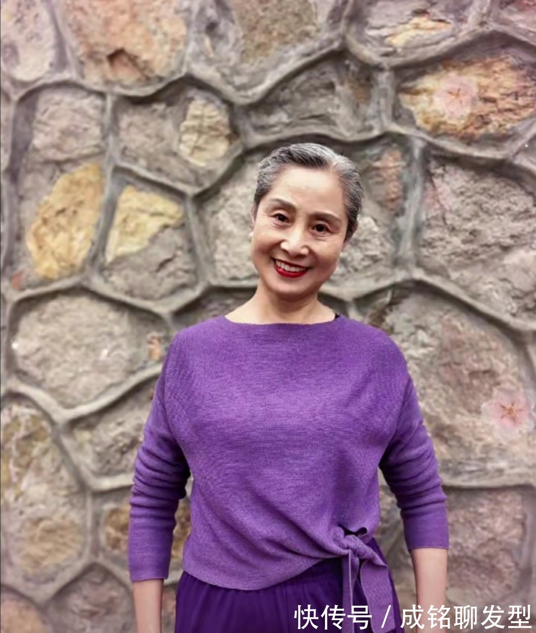 旗袍|头发变白满脸皱纹又怎样?70岁奶奶穿牛仔踩高跟,时尚不输年轻人