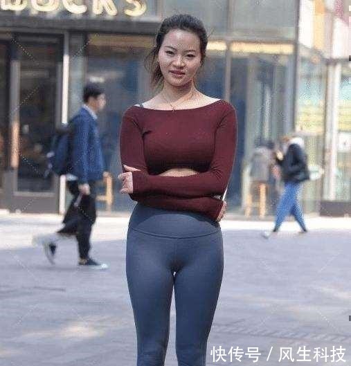 奇皇后 枣红色露脐长袖搭配雾霾蓝打底裤,讲究选择,有点小小的温柔!