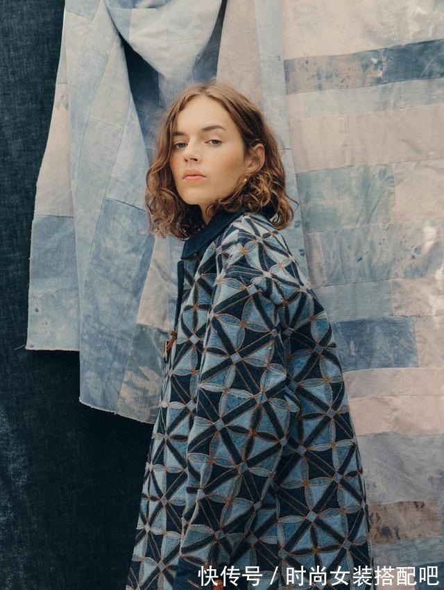 天蓝色 蓝色搭配复古大方，让造型变得更惊艳，是不容错过的配色！