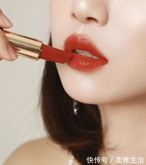 兰蔻 这些口红,让你显得整体的妆容很高级,黄皮的女生涂上也超级显白