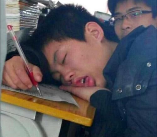 嫌弃|初中生公认“最嫌弃”的3种同桌,碰上最后一个,立马找老师调座